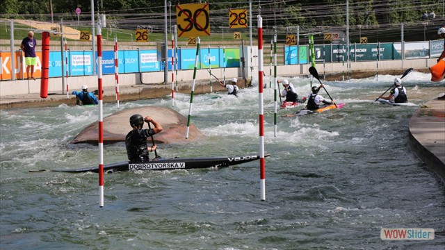 unterhalb der Bogenbrücke